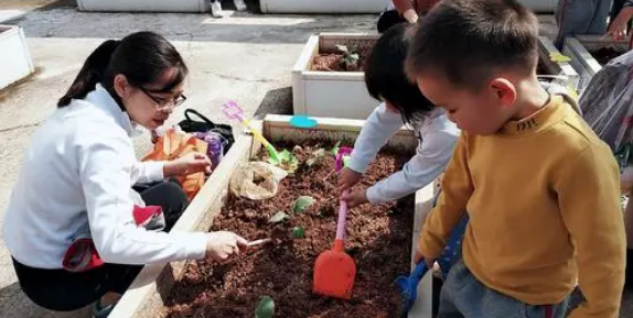 亲子活动在幼儿园种植课程开展中的有效运用