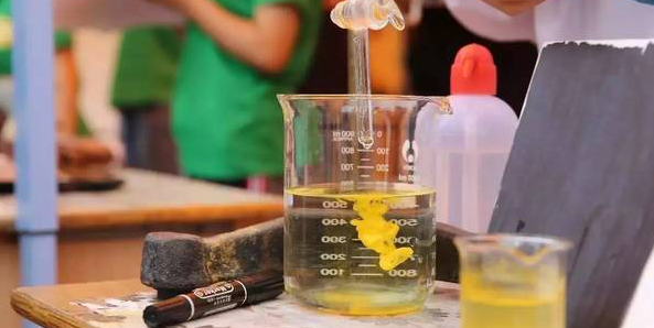 趣味化学实验在初中化学教学中的应用